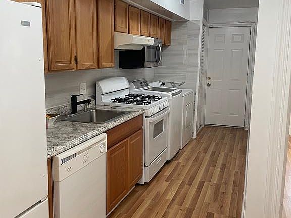 4th image of 2206 15th St NE