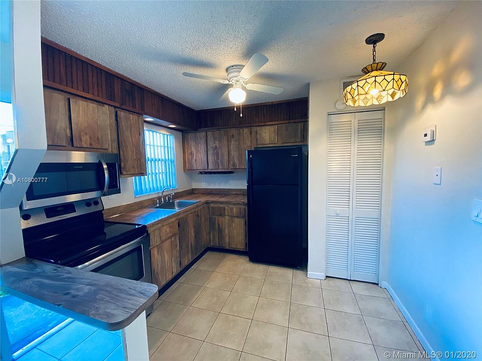 1st image of 402 Lakeside Dr #108