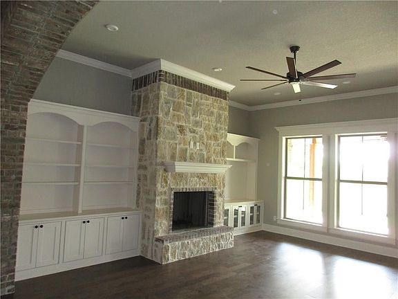 4th image of 605 Oak Grove Way