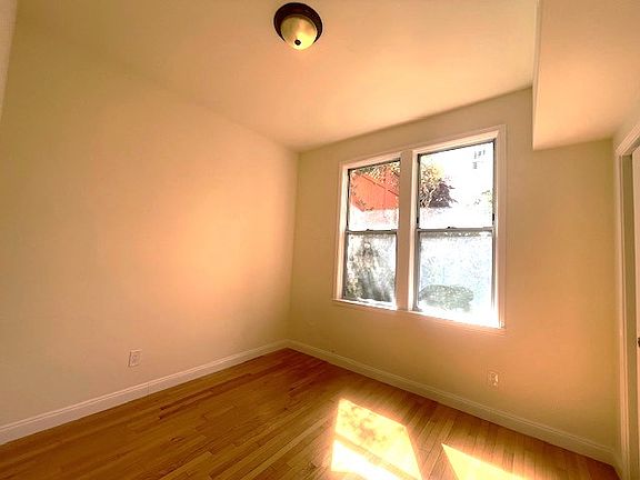 5th image of 1427 Clay St APT 1
