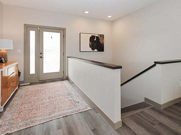 5th image of 198 N Canterbury Cir