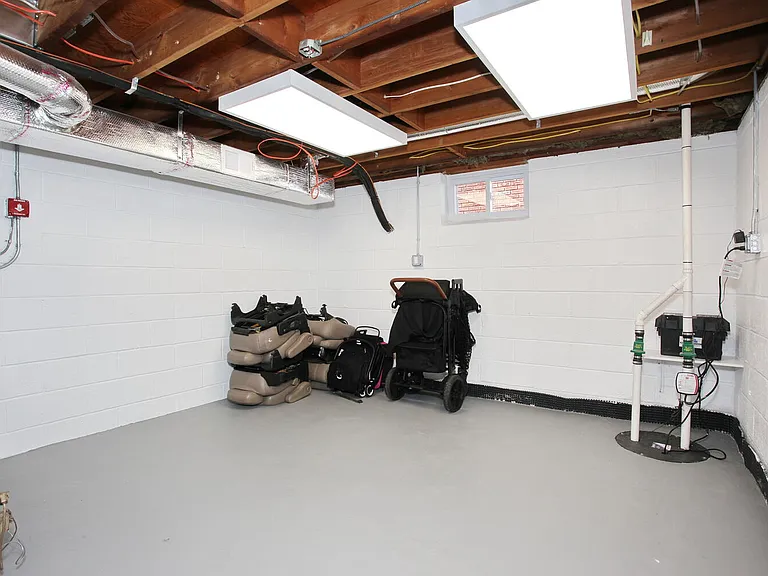 611 Kingsland Ave — Photo 22