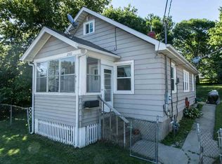 2597 Pearl St, Dubuque, IA 52001