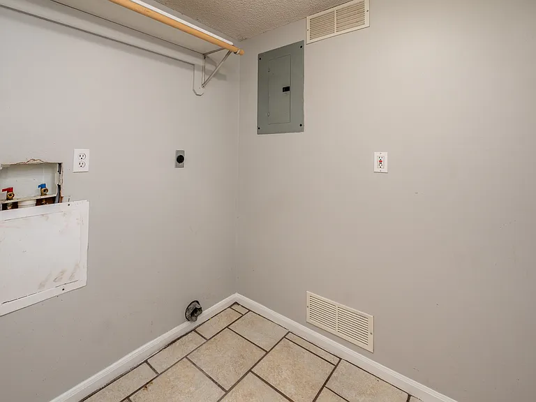 8906 NE 73rd Ct #8906 — Photo 10