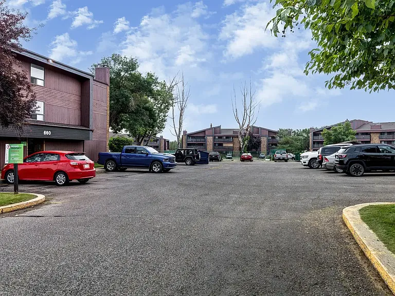 640 Robert St E — Photo 28