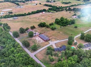 19341 Goldenwood Rd, Lebanon, MO 65536