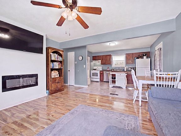 5th image of 118 Springside Ct