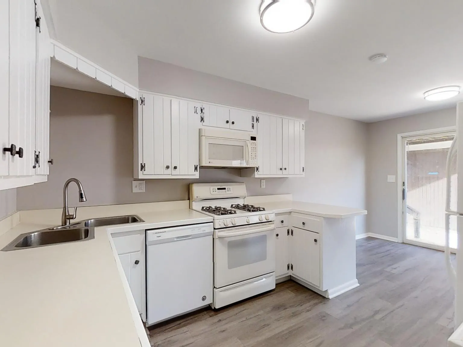 2 bed, 1250 sqft, $1,995 — Photo 2