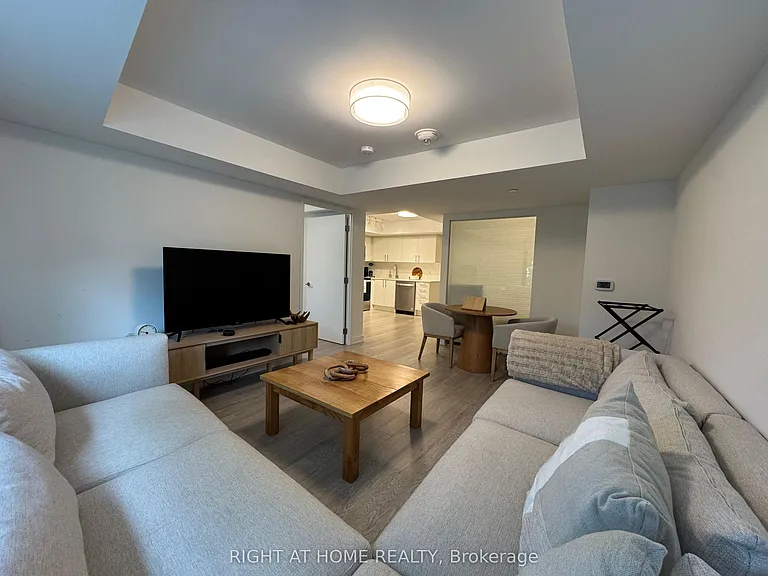 3 Strathgowan Ave #318 — Photo 6
