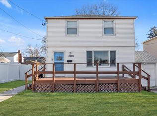412 Little Whaleneck Rd, North Merrick, NY 11566