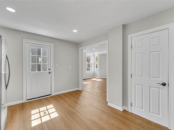 3rd image of 8 High St