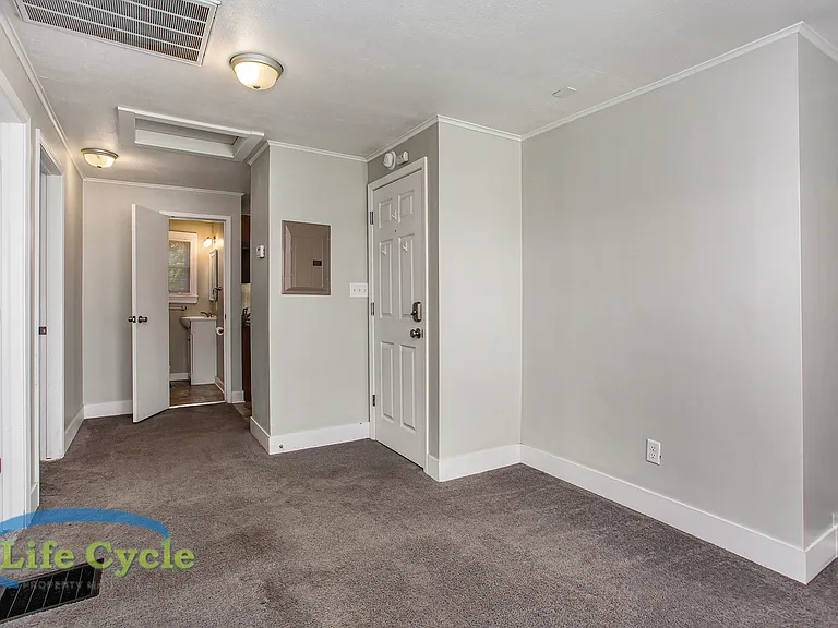 353 Atlas Ave SE #2 — Photo 9