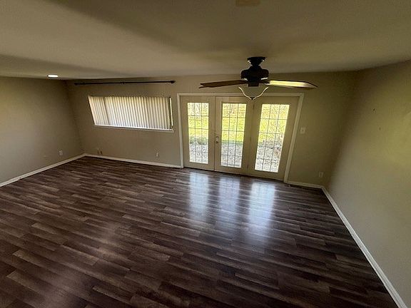 Lounge/Dining