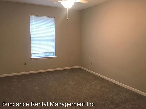 5th image of 3226 Redwood Ln APT C