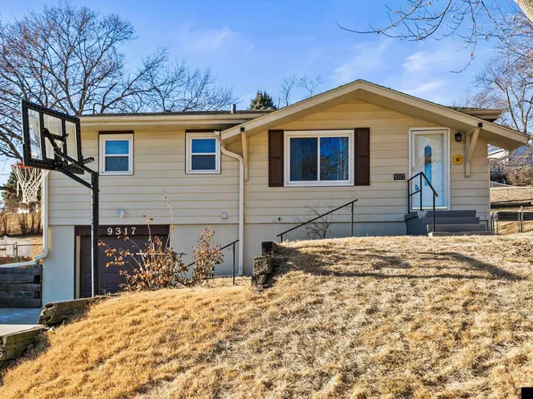 9317 Fowler Ave, Omaha, NE 68134
