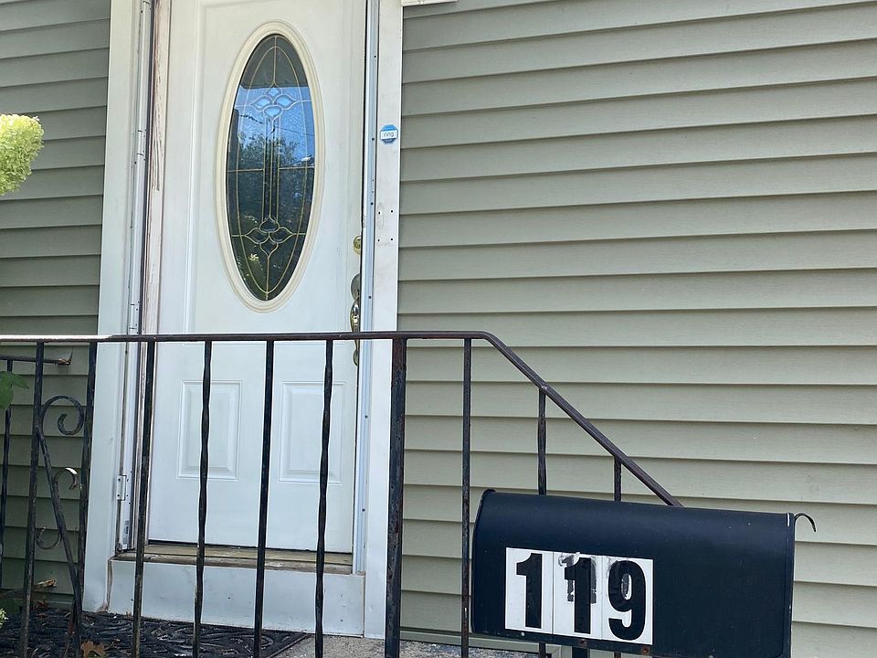 Access to front entrance and mailbox