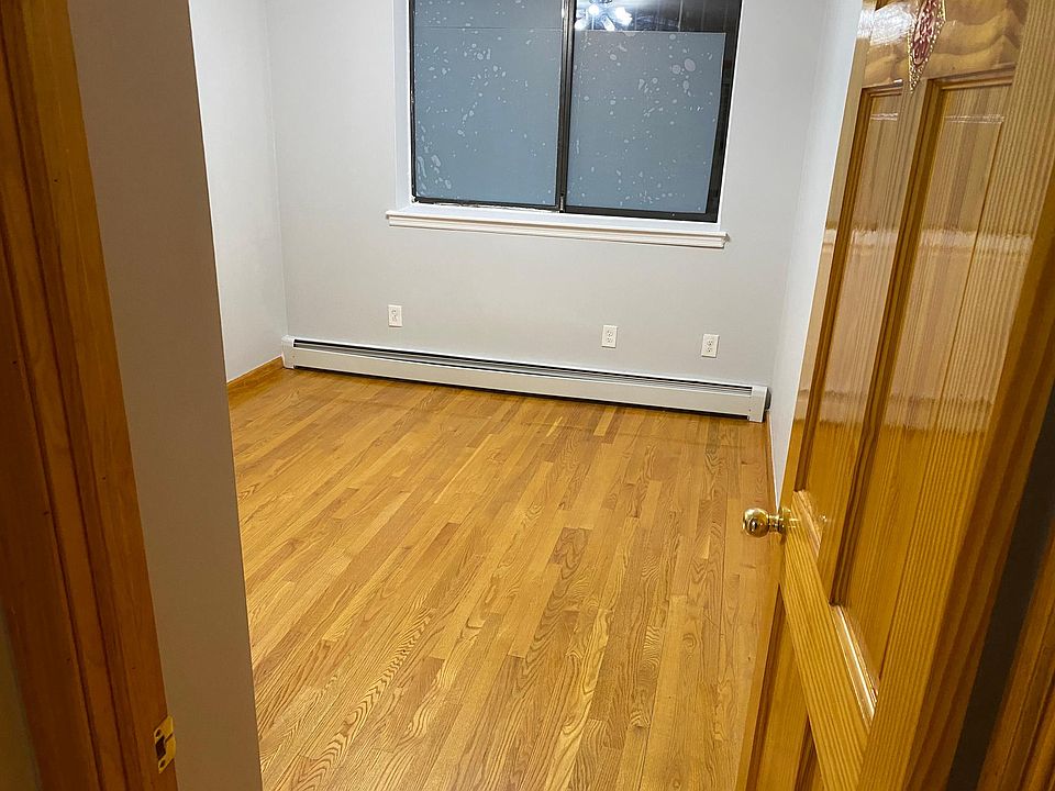 1st image of 12312 25th Ave #1F