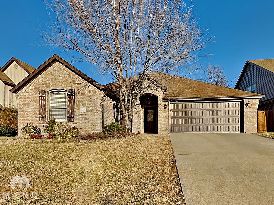 1st image of 102 NE Larkspur Ln