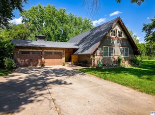 1138 Elizabeth Cir, Fremont, NE 68025