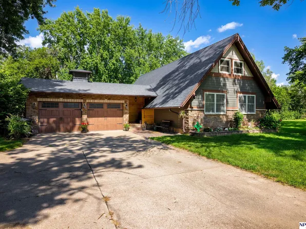 1138 Elizabeth Cir, Fremont, NE 68025