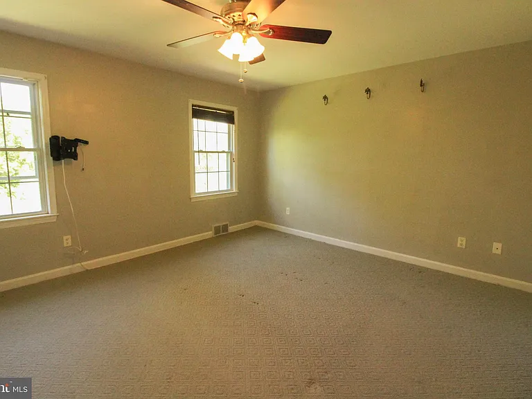 11 Hickory Ln — Photo 33