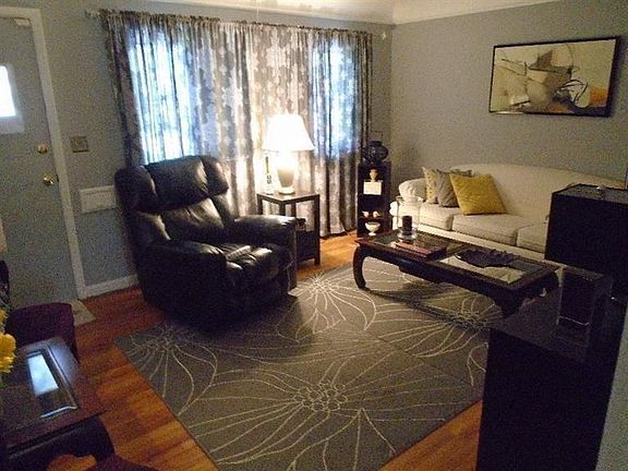2nd image of 4850 Sapphire Ln