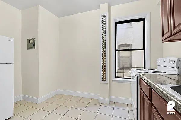 Rented by REZI | media 1