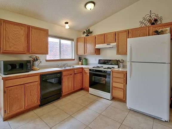 3rd image of 8120 Glenbrook Pl NW