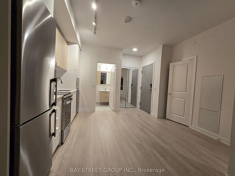 50 Upper Mall Way #1806B — Photo 7