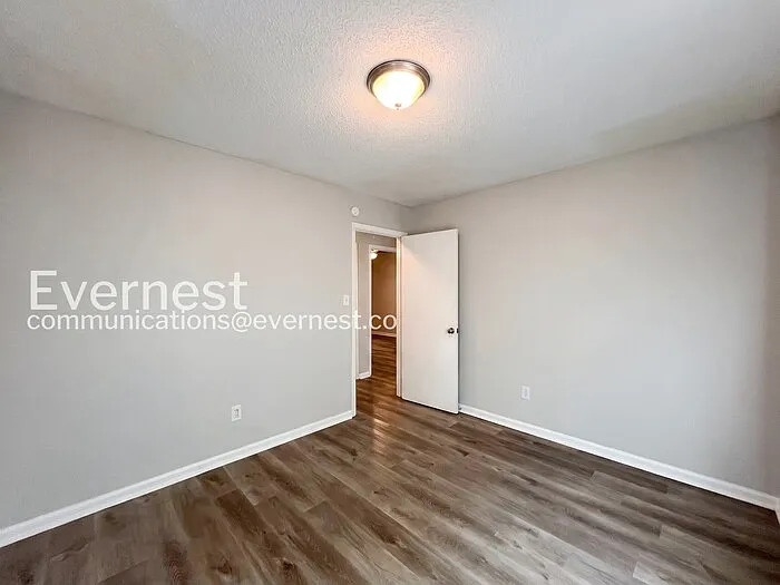 3060 Fairmeadow Dr — Photo 12