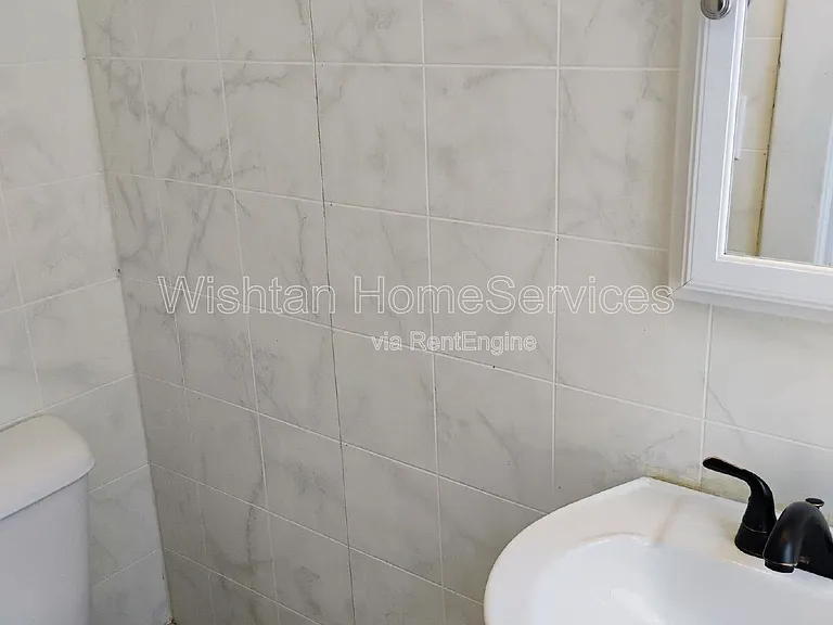 159 W Locust St — Photo 14