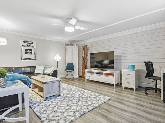 2nd image of 470 Valley Rd BLDG 470 #9A