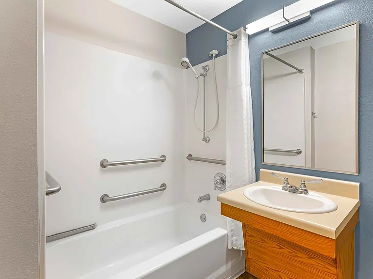 Deluxe Studio - 1 Full Bed