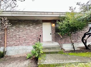 2405 W Lynn St, Seattle, WA 98199