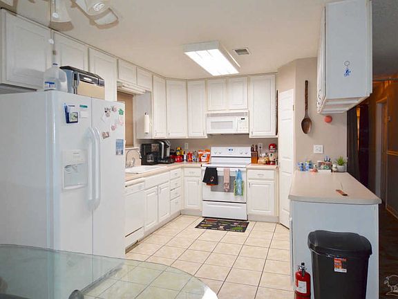 2nd image of 811 Barksdale St