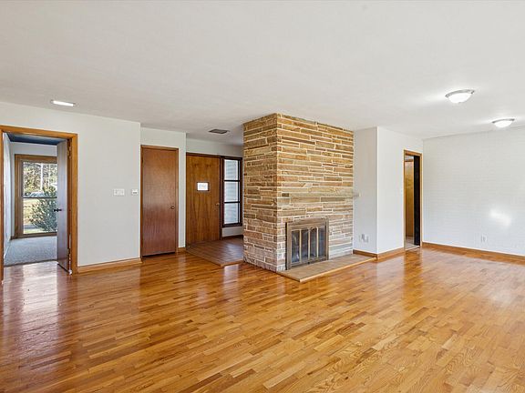 5th image of 290 Borden Dr