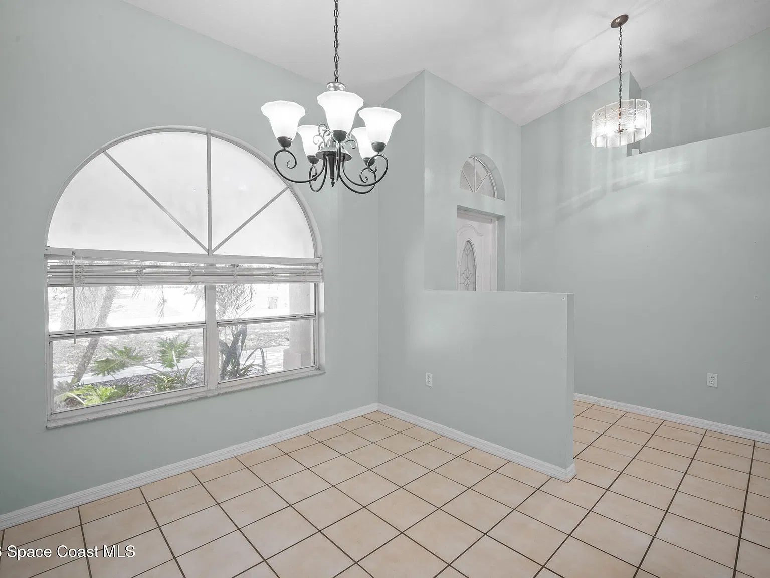3 bed, 2.0 bath, 1611 sqft, $2,200 — Photo 4