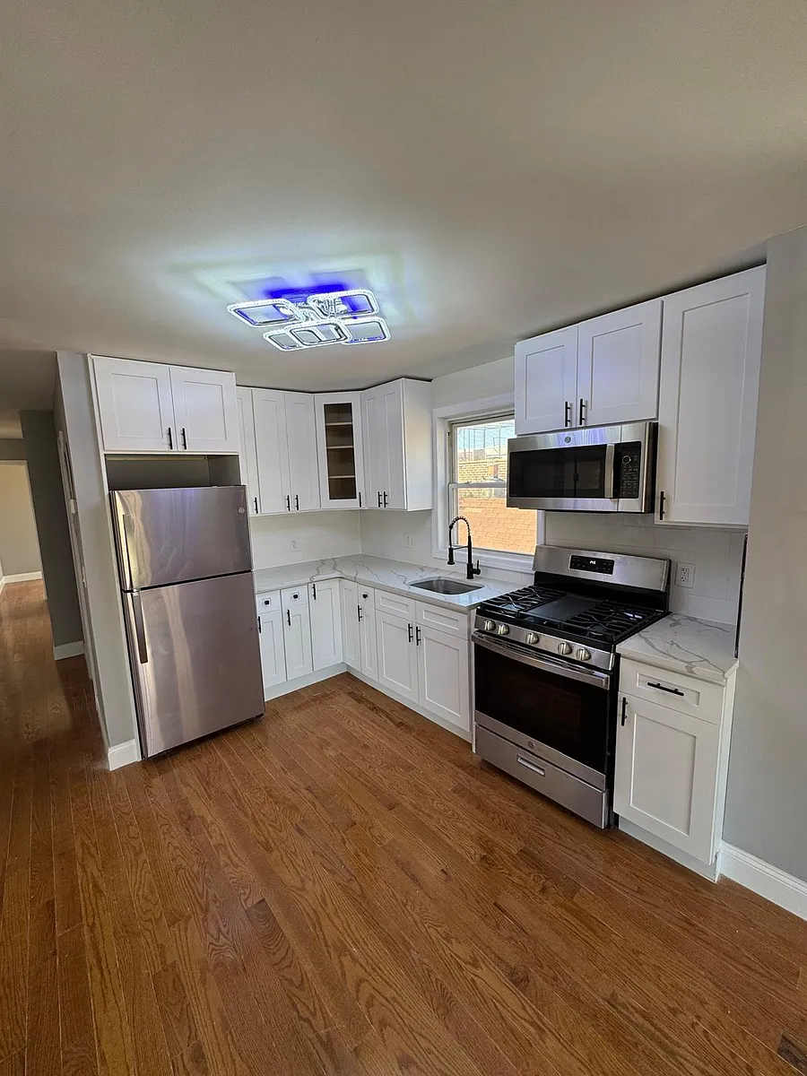 Building Photo - 1508 E 98th St #2