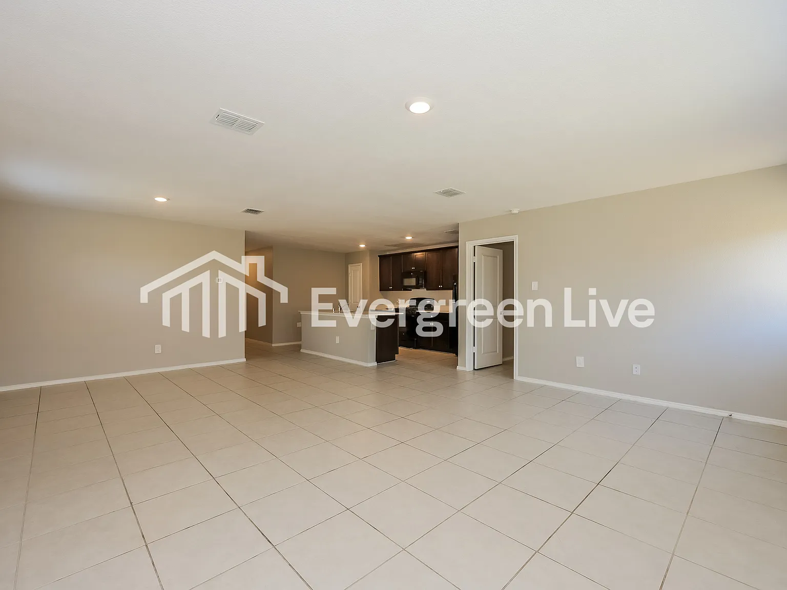 4 bed, 2.0 bath, 1720 sqft, $1,995 — Photo 3