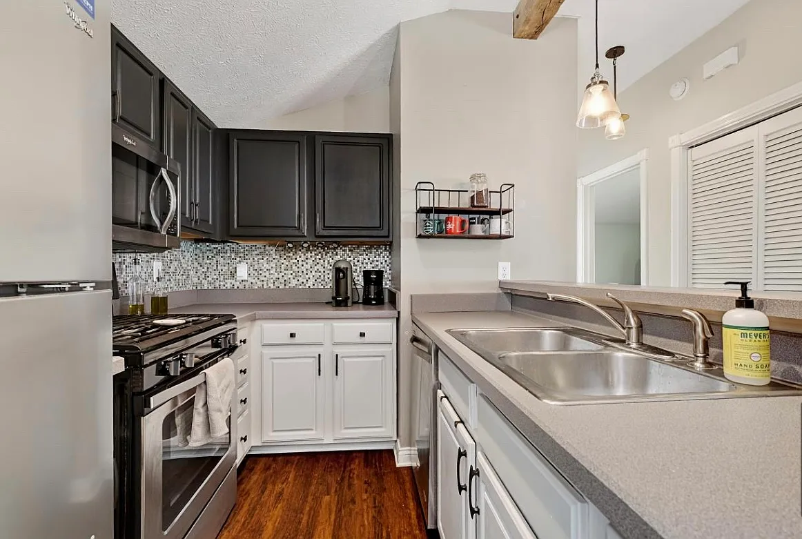 1 bed, 861 sqft, $1,500 — Photo 4