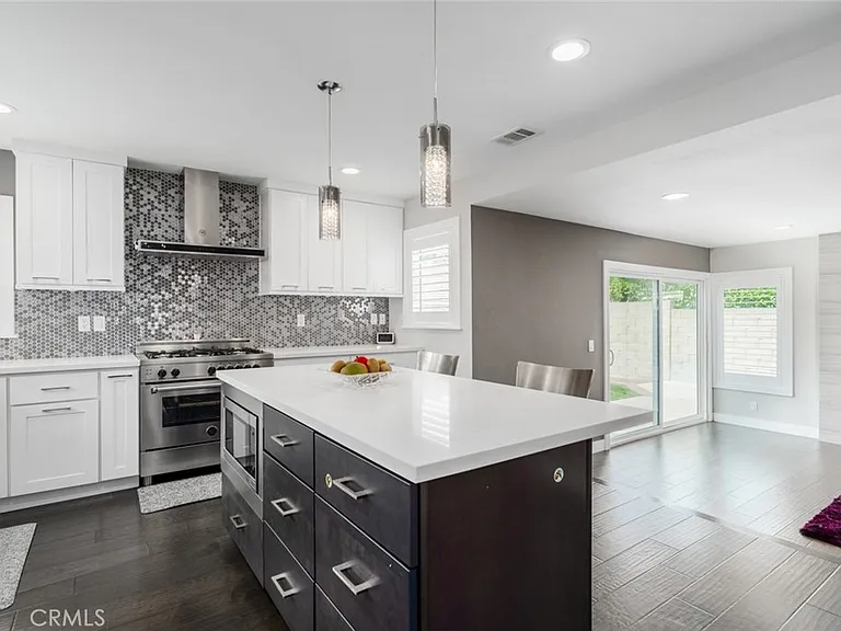 13014 Espinheira Dr — Photo 4