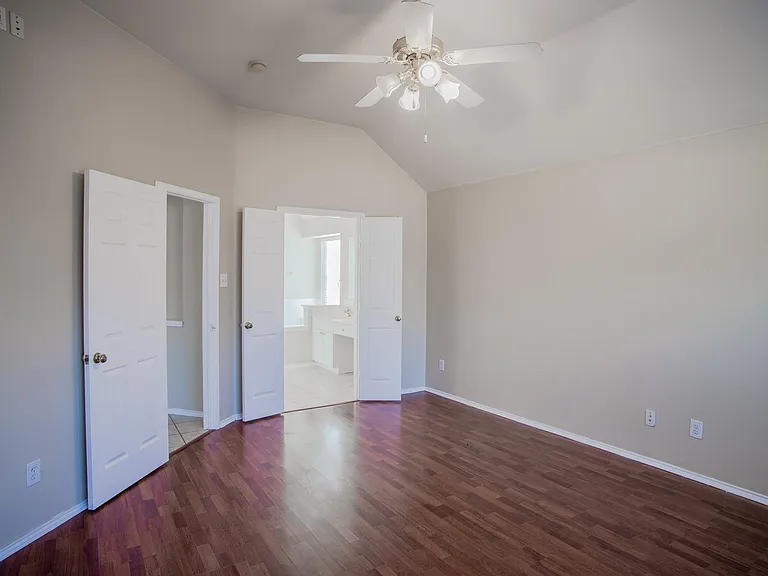 6823 Woodcrest Ln — Photo 2