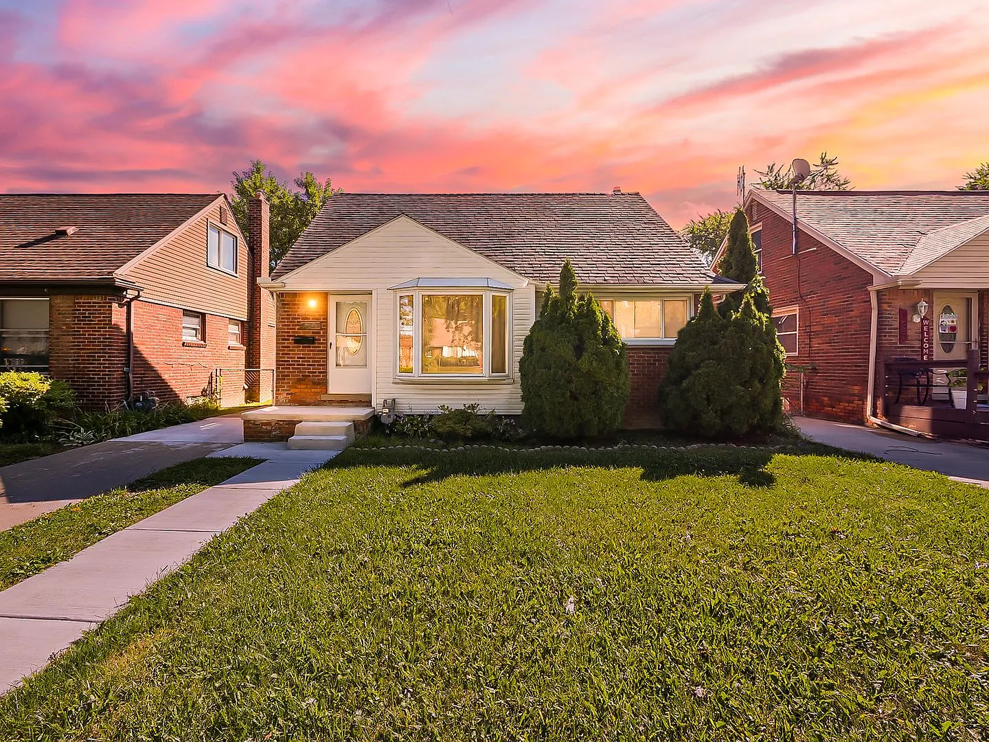 Charming 3-Bedroom Home with 2-Car Garage & Fenced Backyard — Photo 1