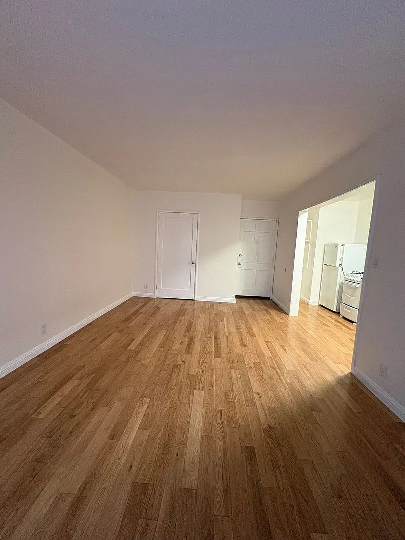 645 S. Burnside Ave. — Photo 1
