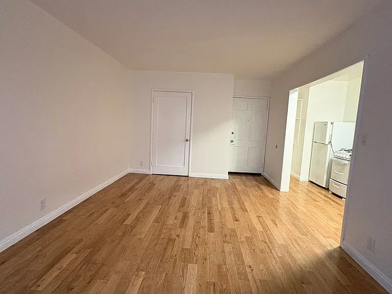 645 S. Burnside Ave. — Photo 10