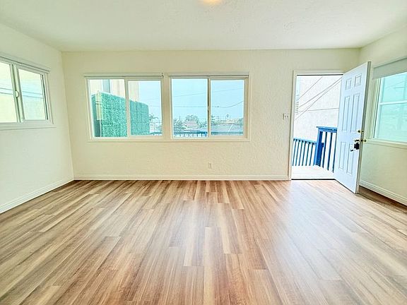 2nd image of 1120-1122 N Prospect Ave
