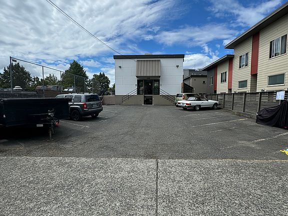 Free parking spot in the back of the building!