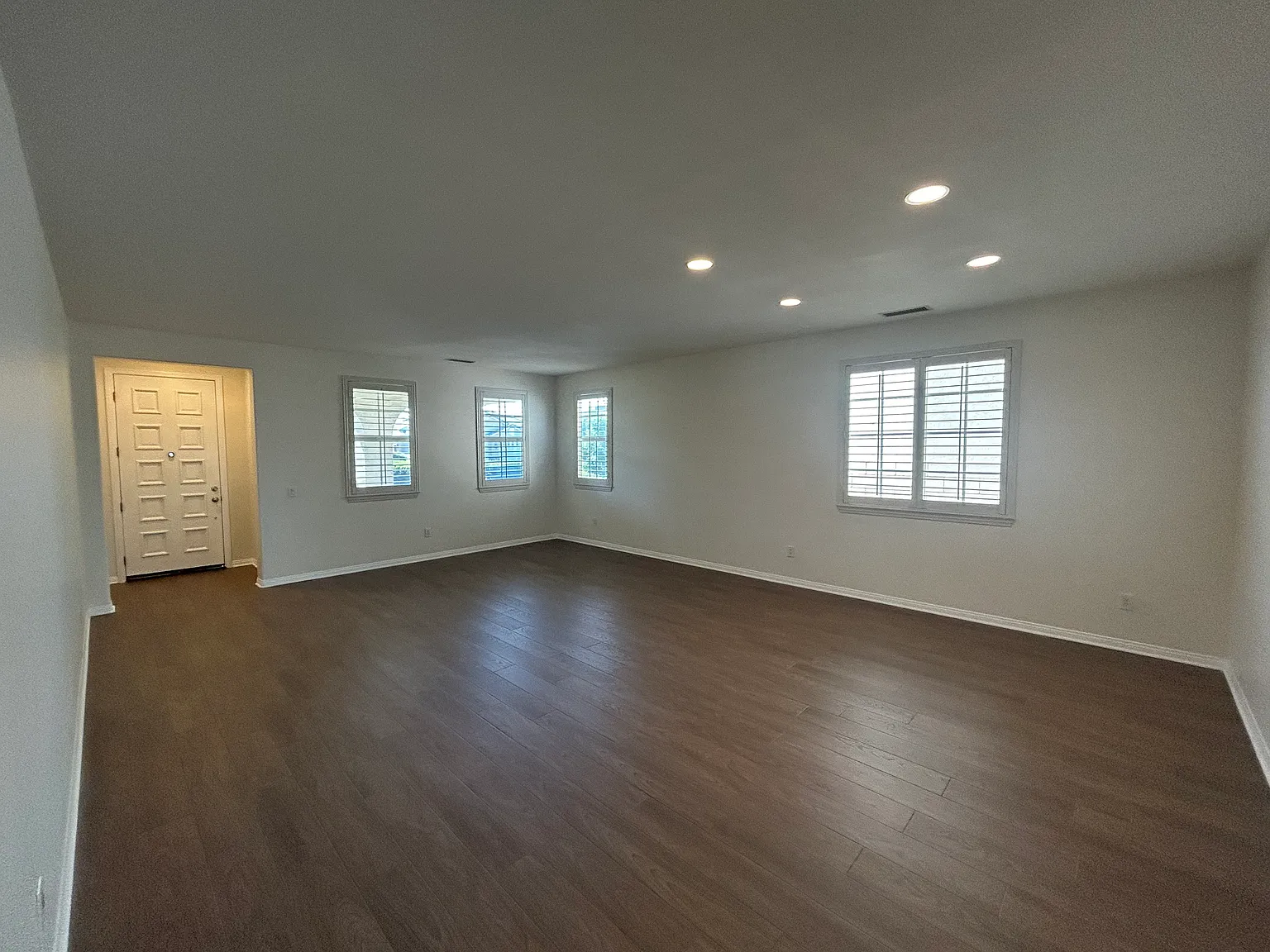 3 bed, 2.5 bath, 2442 sqft, $3,700 — Photo 2