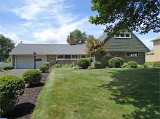 73 Red Ridge Rd, Levittown, PA 19056