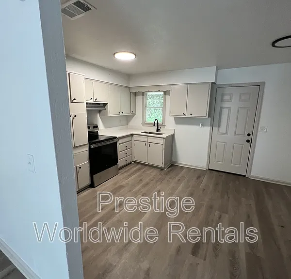 2104 Wellborn Dr — Photo 6